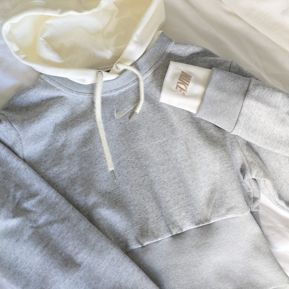 Nike Women's Gray and Cream Hoodie Sweater